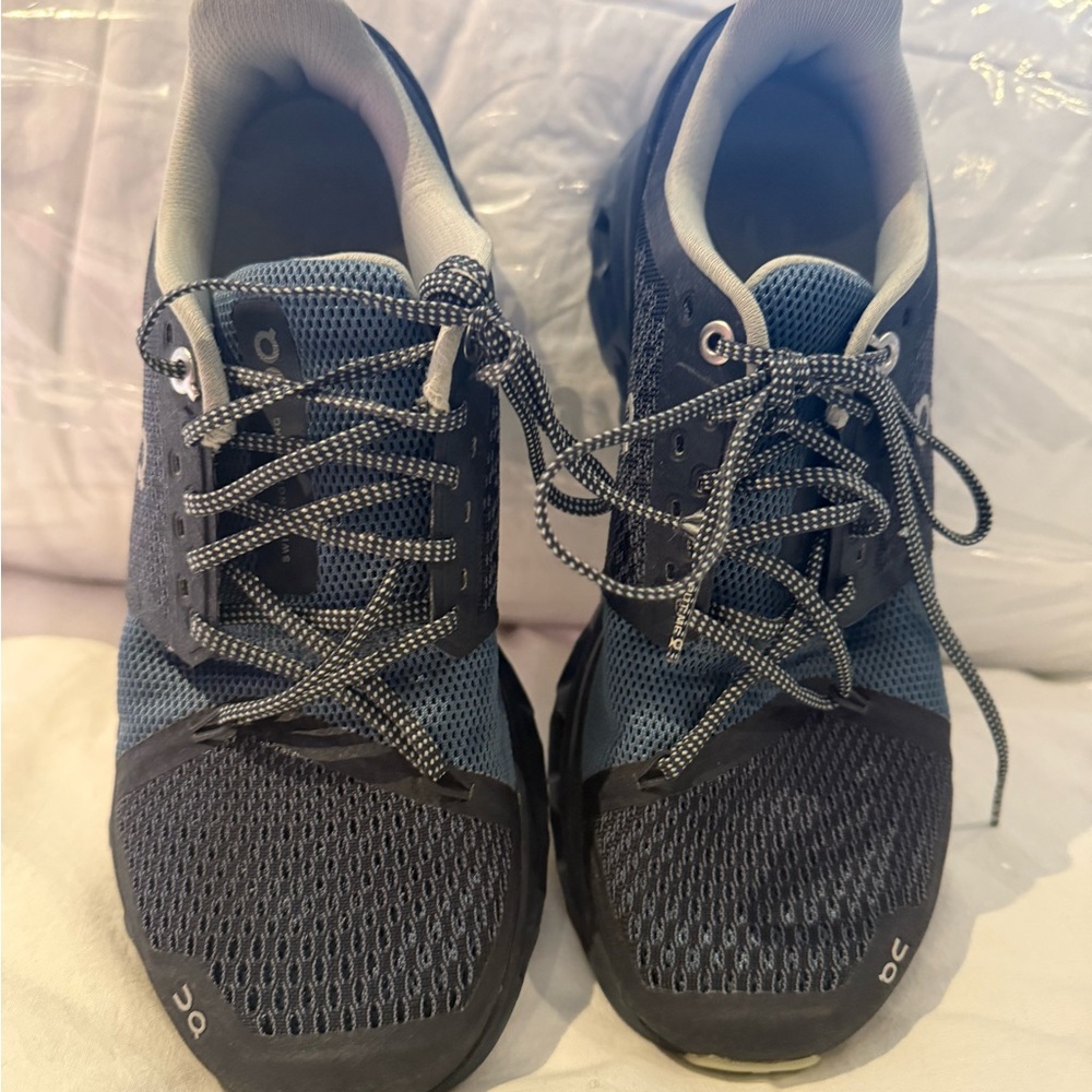 On Running Womens  Black and Blue Shoes Size W7